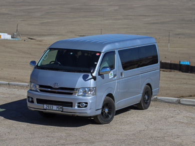 Mongolia group tour vehicle 