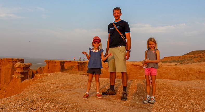 Travel Gobi desert with children