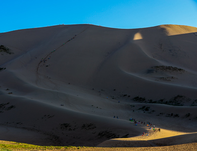 Khongor sand dunes